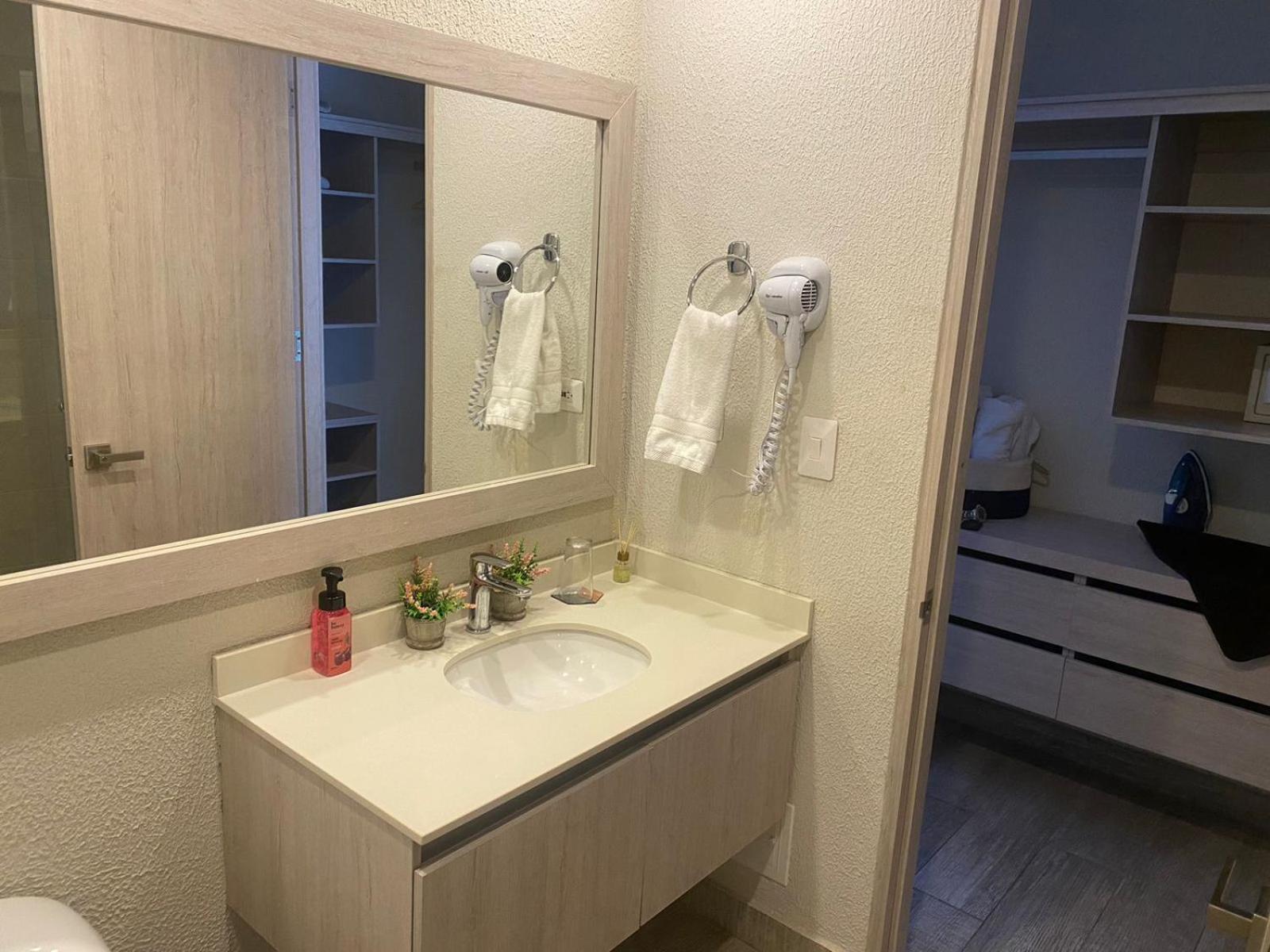 Dominique Cartagena, Beautiful 2 Bedroom Apartment Buitenkant foto